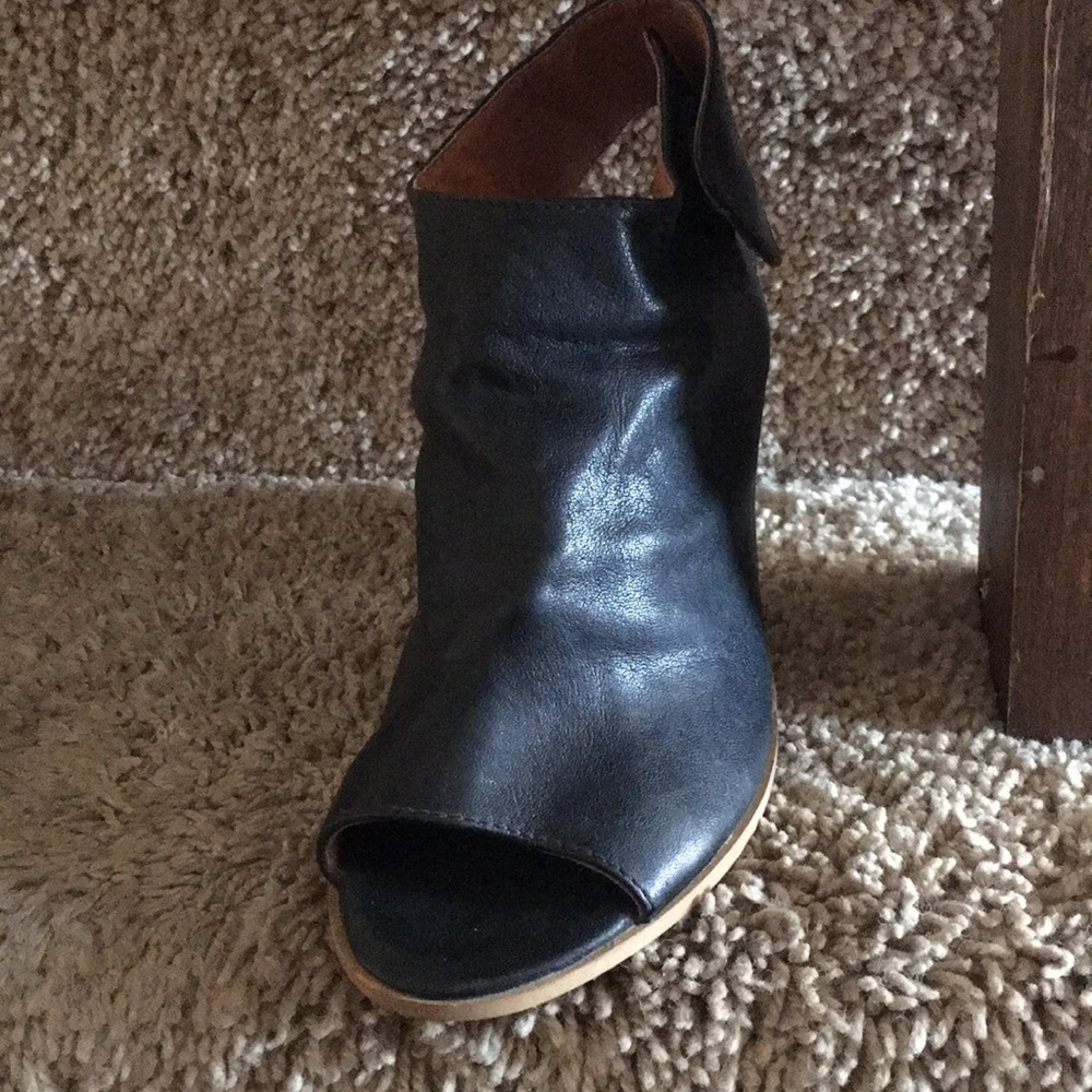 Heels - Picture 2 of 5